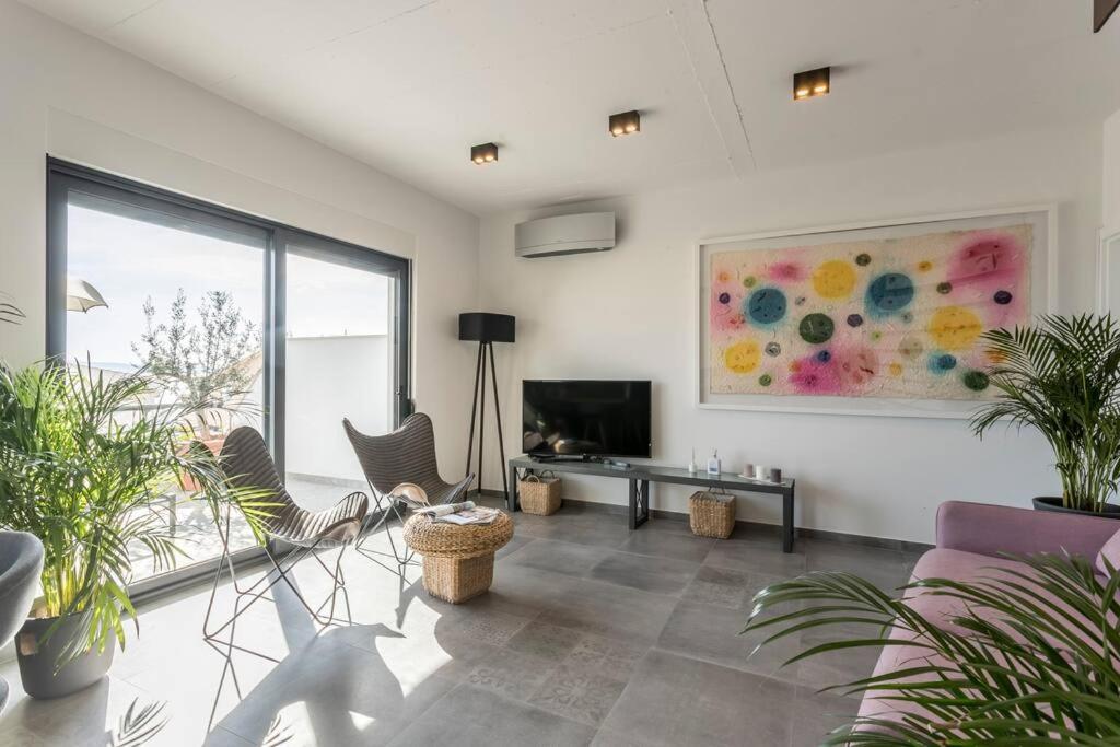 Holiday Home Lolina,Sea On A Palm! Heated Pool Trogir Bagian luar foto