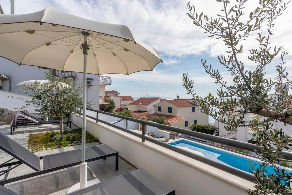 Holiday Home Lolina,Sea On A Palm! Heated Pool Trogir Bagian luar foto